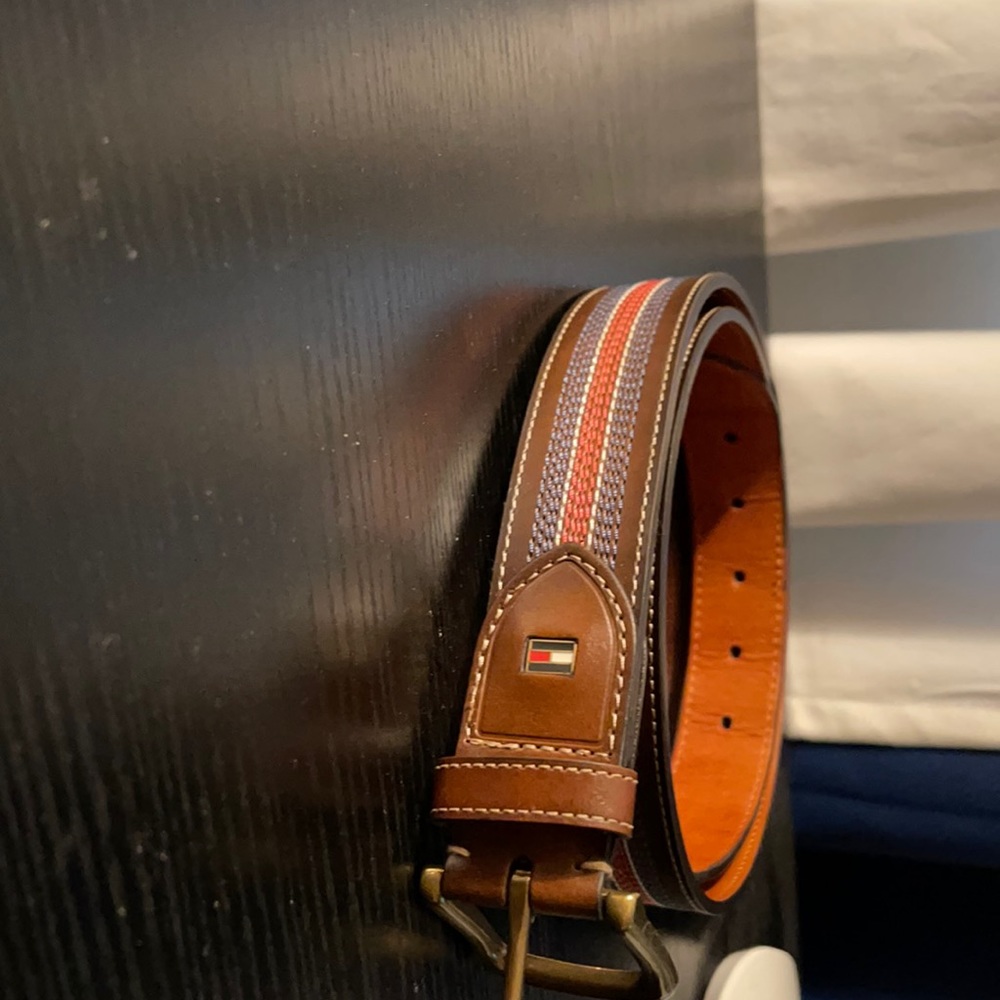 Men’s or Boys Tommy Hilfiger belt nice.